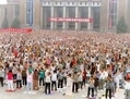 Des dizaines de milliers de personnes pratiquent les exercices du Falun Gong en 1998 à Shenyang, dans le nord-est de la Chine, avant la persécution.（攝影:  / 大紀元）  