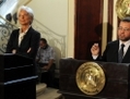 22 Août 2012, le Premier ministre égyptien Hisham Qandil  donne une conférence de presse conjointement avec Christine Lagarde représentant le Fonds monétaire international (FMI). (AFP/Getty Images) 