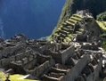 Pérou, le 6 juillet 2011 touristes se promenant parmi les ruines de la citadelle de Machu Picchu, à 130 km au nord-ouest de Cuzco. (Chris Bouroncle/AFP/Getty Images)