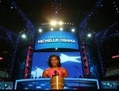 Michelle Obama, la première dame des États-Unis s’exprimant lors du  premier jour de la Convention nationale démocrate. u00abJ’ai vu de mes yeux qu’être président ne change pas qui vous êtes, non, cela vous révèle», déclare t-elle. (Joe Raedle/Getty Images)