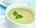 Onctueuse et rafraîchissante, la soupe froide de brocoli est particulièrement délicieuse lors d’une chaude journée d’été. (Brebca/Photos.com)