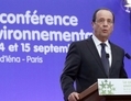 PARIS, France – Le président François Hollande prononce un discours lors d’une conférence sur l’environnement au Conseil économique, social et environnemental de France (CESE) à Paris le 14 Septembre 2012. (AFP PHOTO/POOL/Jacky Naegelen) 