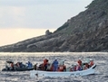 Le 2 septembre dernier, une équipe d’inspecteurs japonais en bateaux surveillait les larges de l’île Uotsurijima, une partie du chapelet d’îles qui oppose le Japon et la Chine. Si les Japonais appellent ces îles Senkaku, pour les Chinois c’est Diaoyu. (Jiji Press/AFP/Getty Images)
