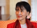 18 septembre 2012, l’opposante birmane Aung San Suu Kyi, dans le bureau d’Hillary Clinton au département d’État à Washington. (Mandel Ngan/AFP/Getty Images)