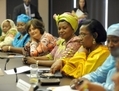 New York,  26 septembre 2012, Callista Mutharika (au centre), l’ancienne première dame de Malawi, Cherie Blair (à gauche), l’épouse de l’ancien Premier ministre britannique Tony Blair et la première dame du Bénin Chantal Yayi (à droite) assistent à une réunion de premières dames dans le cadre de l’Initiative RAND AFLI lors d’un  sommet au siège de la Fondation Ford. (RAND)