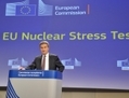 Le commissaire européen à l’Energie, Günther Oettinger, en charge des tests de résistance nucléaire, lors d’une conférence de presse. (Commission européenne)