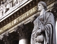 Le Palais Bourbon: la statue de Thémis, déesse de la mythologie grecque incarnant l’Équité et la Justice. ( Joël Saget/AFP)