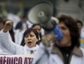 Lima, 18 septembre 2012: des médecins rattachés au Ministère de la Santé prennent part à une grève de durée indéterminée à l’échelle nationale. Les médecins réclament l’augmentation du budget de la santé comme promis par le Président du Pérou Ollanta Humala. (Ernesto Benavides/AFP/GettyImages). 