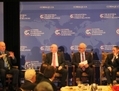 M. François Dupuis (à gauche), M. Paul Fenton (au centre gauche), M. Carlos Leitao (centre droit) et M. Stéfane Marion (à droite) étaient les quatre panélistes invités pour donner leur vision de l'économie mondiale en 2013. (Mathieu Côté-Desjardins/Époque Times)  