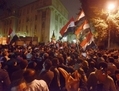Les manifestants égyptiens se rassemblent devant le palais présidentiel au Caire, le 4 décembre. Tandis que les médias américains ont couvert les manifestations du Printemps arabe de manière approfondie, les militants égyptiens affirment que la vérité des protestations massives et la violence sous la présidence de Morsi est à peine reconnue. (Gianluigi Guercia/AFP/Getty Images)