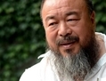 Ai Weiwei a été emprisonné 81 jours pour u00abfraude fiscale», puis relâché par les autorités. Il est actuellement surveillé dans sa résidence. L’artiste, dont la communauté s’élève à plus de 100.000 personnes sur twitter, est très soutenu en Chine et en dehors. u00abJe n’ai jamais vu mon soi-disant u00abactivisme» comme un u00abactivisme politique». Je suis un artiste et la liberté d’expression est une partie de mon travail», déclare-t-il. (AFP PHOTO/Mark Ralston)
