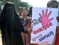 Le 8 janvier 2013, lors des manifestations à New Delhi, des étudiants indiens scandaient des slogans dénonçant l’opprobe de certaines personnalités publiques en Inde à l’égard des femmes victimes de viol. Des manifestations massives à la suite du décès d’une femme de 23 ans, battue et violée à bord d’un autobus à New Delhi, a suscité un nouveau réveil du sens du devoir civique et d’une nouvelle foi dans le militantisme en tant que vecteur du changement. (Sajiad Hussain/AFP/Getty Images)