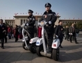 Les policiers devant le Grand palais du Peuple à Pékin. (Ed Jones/AFP/Getty Images)
