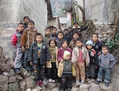 Douze des dix-huit enfants du village de Poqi (dans la province de Guizhou), ont été abandonnés par leurs parents lors du Nouvel An chinois. Selon une estimation de la <i>Deutsche Welle</i>, la Chine compte 85 millions d’enfants laissés pour compte. (Weibo.com)