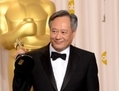 Le 24 février 2013 à Hollywood, le cinéaste Ang Lee, lauréat de l’Oscar du meilleur réalisateur pour <i>L’histoire de Pi</i>, au cours de la cérémonie des Oscars tenue au Loews Hollywood Hotel. (Jason Merritt/Getty Images)