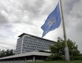 Drapeau de l’Organisation mondiale de la santé (OMS) au siège à Genève. L’OMS u00absuit de très près la situation» en Chine. (Fabrice Coffrini/AFP/Getty Images) 