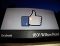 Un symbole u00abJ’aime» trône à l’entrée du siège de Facebook à Menlo Park, en Californie, sur cette photo d’archive. Une nouvelle étude de l’Université de Cambridge et de l’Académie nationale des sciences fait le lien entre vos u00abj’aime» et votre personnalité. (Stephen Lam/Getty Images)