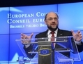 Le président du Parlement européen, Martin Schulz prend la parole lors d’une conférence de presse au siège de l’UE à Bruxelles, le 7 février 2013. Schulz s’est récemment entretenu avec <i>Epoch Times</i> sur des questions relatives aux droits de l’homme et d’autres questions liées à la Chine contemporaine. (Thierry Charlier/AFP/Getty Images)