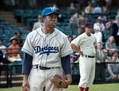 Jackie Robinson (Chadwick Boseman), le célèbre numéro 42, jouant pour les Dodgers de Brooklyn. (Warner Bros. Canada)
