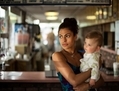 Romina (Eva Mendes) avec le fils qu’elle a eu de Luke (Ryan Gosling) (Gracieuseté de Focus Features)

  