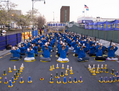 Des pratiquants de Falun Gong participent à une vigile à la chandelle devant le consulat chinois de New York le 25 avril 2013. Le 25 avril 1999, 10 000 pratiquants avaient fait appel devant le Bureau des plaintes à Pékin, évènement qui a ensuite été utilisé comme prétexte par le régime pour lancer la persécution du groupe. (Samira Bouaou/Époque Times)
