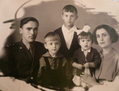 La famille de Mikhail Nakonechny. (Photo des archives de la famille Nakonechny)
