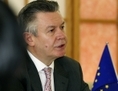 Karel De Gucht, commissaire européen au Commerce, prend la parole lors d’une réunion. (AP Photo/Shizuo Kambayashi)

