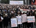 Le 19 mars dernier, des retraités manifestaient à Athènes contre les mesures d’austérité. Les six ans de récession en Grèce ont modifié l’état de la santé publique dans le pays, augmentant les risques de troubles psychiatriques et somatiques. (Giorgos Nikolaidis/AFP/Getty Images)