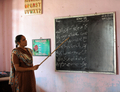 Afsana Khokhar, professeure de langue ourdoue, enseigne à ses élèves de l’école ourdoue Mahudha en Inde. (Sam Panthakya/AFP/Getty Images)

