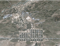 Capture d’écran d'une vue aérienne de Google Earth du Tibet en 2012. La plupart des maisons ont été démolies et reconstruites soigneusement en grille. (Google Earth via Human Rights Watch)