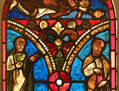 Le plus ancien vitrail de l’Aube: Ange encensant et deux apôtres (vers 1170-1180). (© Pascal Jacquinot)