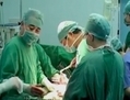 Capture d’écran du mini-documentaire <i>Tués pour leurs organes: Le marché de la transplantation, un secret d’État chinois</i>. Le journal allemand <i>Die Zeit</i> souligne la complicité occidentale dans le pillage d’organes en cours en Chine. (Avec l’aimable autorisation de NTD) 