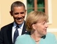 La chancelière allemande Angela Merkel et le président américain Barack Obama se préparent pour poser lors de la photo de famille à la fin du sommet du G-20, le 6 septembre 2013, à Saint-Pétersbourg, en Russie. (Kirill Kudryavtsev/AFP/Getty Images)