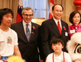 Le président du Conseil du Trésor, Tony Clement, à côté du représentant taïwanais, C.K. Liu, et son épouse, Huey-Pyng Liu, lors de la célébration de la fête nationale de Taïwan le 8 octobre 2013 à Ottawa. (Donna He/Époque Times)