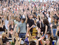 Des étudiants de l’université de Toulouse II le Mirail votent pour la reconduction de la grève contre la réforme sur l’autonomie des universités, le 12 mai 2009. (AFP PHOTO/Eric Cabanis)