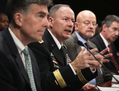 Le directeur de la National Security Agency (NSA), le général Keith Alexander (centre), a témoigné devant le Comité de la Chambre sur le renseignement le 29 octobre 2013. (Alex Wong/Getty Images) 
