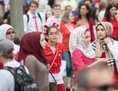 Des citoyens célèbrent la fête nationale du Canada le 1er juillet 2013, à Ottawa, en Ontario. Beaucoup de Canadiens ne passeraient pas le test requis pour les nouveaux arrivants, ce qui soulève la question : qu'est-ce qui fait de nous des Canadiens? (Matthew Little/Epoch Times) 