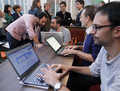 Des développeurs de logiciels informatiques se sont réunis au cours de l’évènement u00abHackathon Dataculture», consacré à l’ouverture des données culturelles sur internet le 25 octobre 2013, à Paris. (AFP PHOTO/François Guillot)