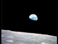 Une photo de la terre vue de la lune, prise le 24 décembre 1968 par la mission Apollo 8. Des entreprises privées et des pays comme la Chine et la Russie sont impatients de commencer les extractions de minerais sur la Lune (Nasa).