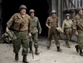 Une partie des Monuments Men (de gauche à droite : John Goodman, Matt Damon, George Clooney, Bob Balaban et Bill Murray) se préparent pour une prochaine fouille afin de trouver les œuvres d’art dérobées par Hitler. (Sony Pictures)