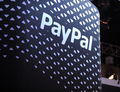 Logo du service de paiement en ligne PayPal représenté lors de l’événement LeWeb 2013, près de Paris, le 10 décembre 2013. PayPal est une des formes de porte-monnaie électronique les plus anciennes et les plus largement utilisées, pour effectuer des achats en ligne. (Eric Piermont/AFP/Getty Images)