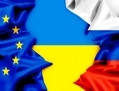 Drapeaux de l’Ukraine, de l’Union européenne et de la Russie (Shutterstock)
