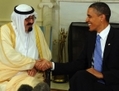 Le Président américain Barack Obama (à droite) et le Roi d’Arabie Saoudite, Abdullah Bin-Abd-al-Aziz Al Saud, se serrent la main après leur réunion dans le Bureau Ovale de la Maison Blanche, le 29 juin 2010, à Washington, D.C (Roger L. Wollenberg-Pool/Getty Images)