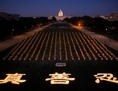 Des pratiquants de Falun Gong se sont rassemblés devant le Capitole à Washington DC pour commémorer ceux qui ont perdu la vie au cours de la persécution en Chine. Cette année marque 15 ans de persécution qui a commencé le 20 juillet 1999. (Dai Bing/Epoch Times)
