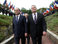 Le président François Hollande et le président allemand Joachim Gauck lors d’une cérémonie de commémoration de la Première Guerre Mondiale le 3 août près de Cernay en France. (Michele Tantussi/Getty Images)
