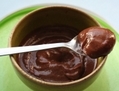 Commencer par faire fondre le chocolat au bain-marie. (Wikimédia)
