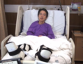 Février 2014: Kevin Lau, ancien éditeur du journal Ming Pao, gravement blessé, dans un hôpital de Hong Kong, après qu’il ait été violemment attaqué par des hommes armés de haches. (Screenshot/Mingpao.com)