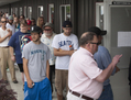 Des «poteux» font la queue pour entrer dans un magasin spécialisé en marijuana en juillet 2014 à Bellingham, dans l’État de Washington, où les citoyens ont voté pour la légalisation de la drogue. (David Ryder/Getty Images)