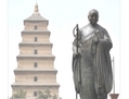 Statue de Xuan Zang devant la Tour de Dayan, province de Shaanxi, Chine (Domaine public)