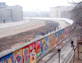 Le mur de Berlin en 1986 à Bethaniendamm. (Thierry Noir/Wikimédia)
